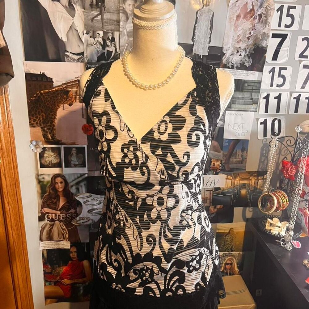 Voli Women's black & white floral pattern blouse